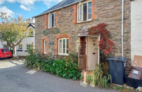 Brendon Casa | Riverside Cottage