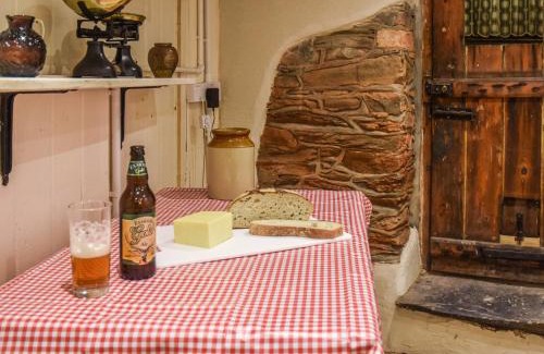 Brendon Casa | Riverside Cottage