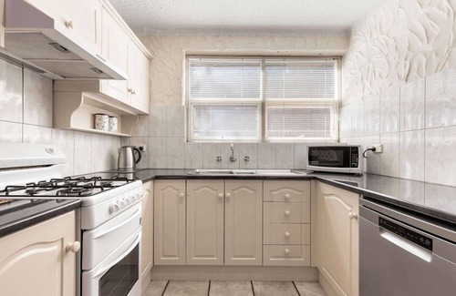 Glenelg North Apartamento | Pet Friendly Riverside Courtyard | Walk to Beach