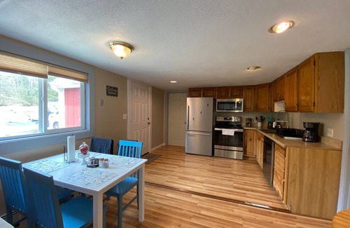 Campton Casa | "Riverside Den" 3 Bedroom
