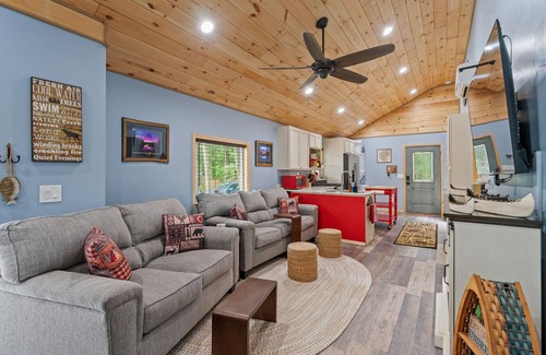 Lake Luzerne-Hadley Casa | Riverside & Dock, Hot Tub, Centrally Located, Pet Friendly: The Hummingbird Camp