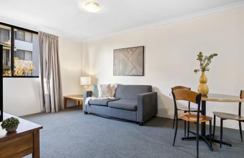 South Perth Apartamento | Riverside Elegance Central 1BR 1BA Apartment
