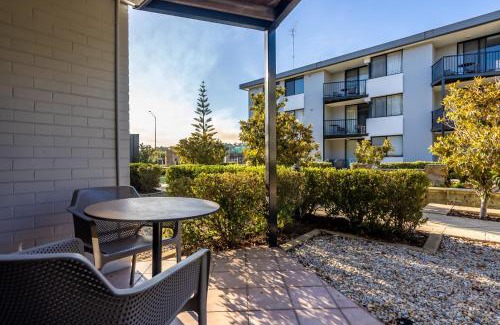 South Perth Apartamento | Riverside Elegance Central 1BR 1BA Apartment