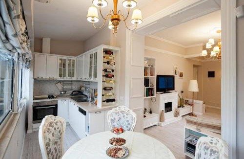 Blloku Apartamento | Riverside Elegance in the Heart of Tirana