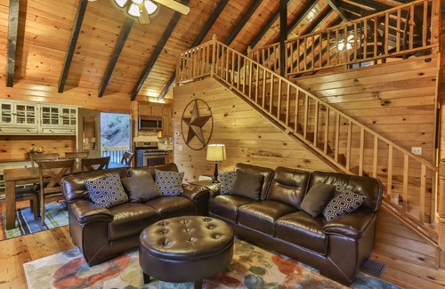 Ellijay Cabina | Elegancia frente al mar: Lodges gemelos de lujo en Ellijay, con vista al río