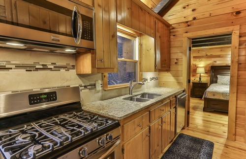 Ellijay Cabina | Elegancia frente al mar: Lodges gemelos de lujo en Ellijay, con vista al río