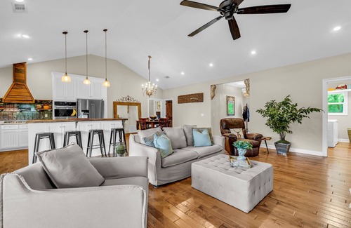 Columbus Casa | Riverside Getaway by OneHometown Getaways