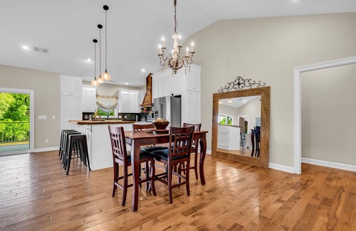Columbus Casa | Riverside Getaway by OneHometown Getaways