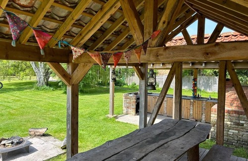 St. Mary's Cabina | Riverside Guesthouse Peaceful Hideaway near London