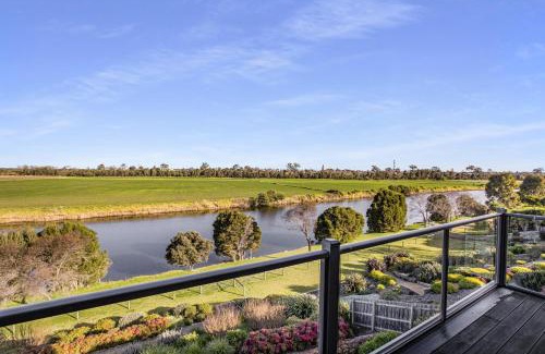 Eastwood Casa | Riverside Haven