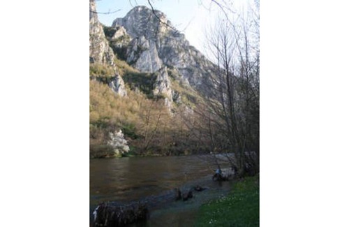 Skopje Region Chalet De Esquí | Riverside Haven Self Contained Apartment