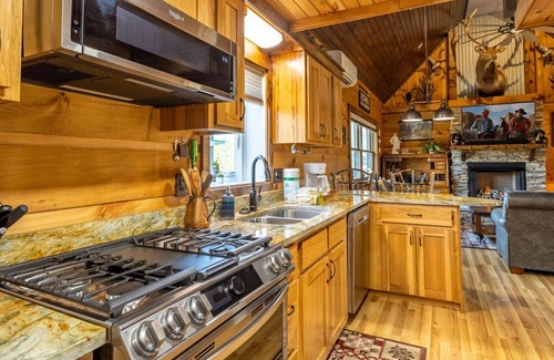 Altamont Casa | Riverside Home Near Linville Gorge