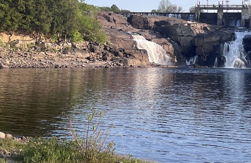 Lyons Falls Apartamento | Riverside House