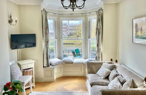 Bootham Casa | Riverside House - with parking