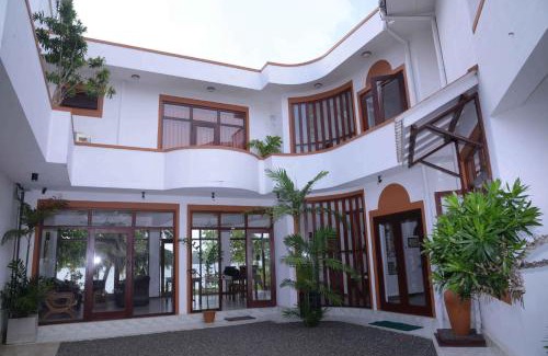 Hettimulla Hotel | Riverside Inn Fuji
