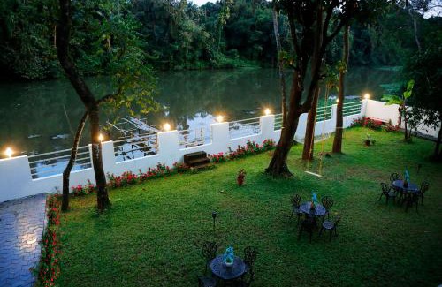 Kalamassery Casa | Riverside Inn Homestay