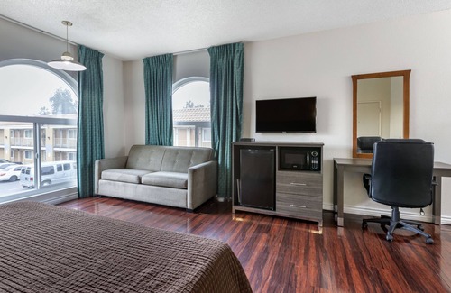 La Sierra Hotel | Riverside Inn & Suites
