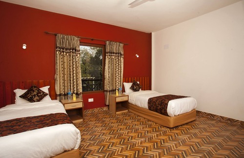 Sauraha Hotel | Riverside Jungle Retreat