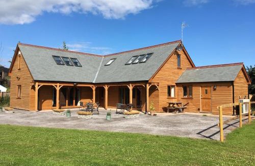 Old Cleeve Casa | Riverside Lodge