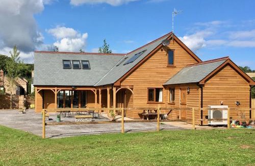 Old Cleeve Casa | Riverside Lodge