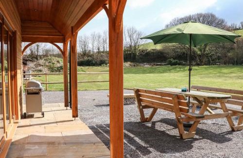 Old Cleeve Casa | Riverside Lodge