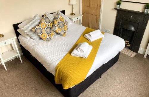 York Cabina | Riverside Lodge - Quaint Victorian Home By The River