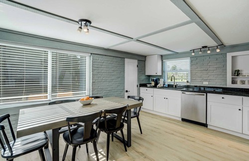 Braden River Apartamento | Riverside Luau! Tiki Hut, Fire Pit & Outdoor Fun
