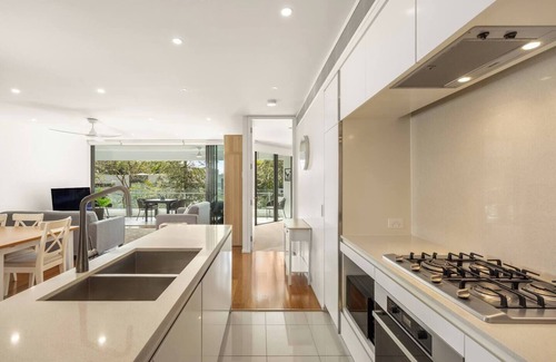West End Apartamento | Riverside Lux 2Bed/2Bath Parking