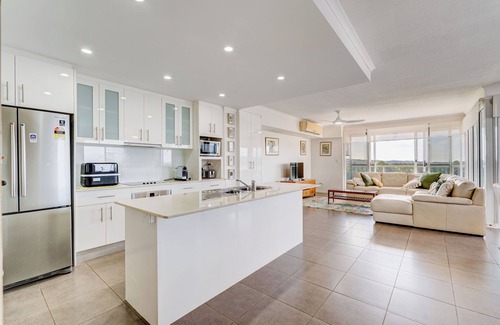 Innisfail Apartamento | Riverside Luxe Penthouse Escape