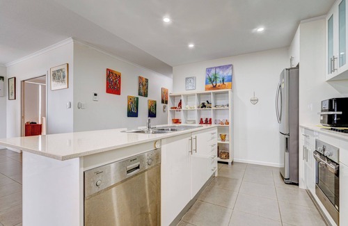 Innisfail Apartamento | Riverside Luxe Penthouse Escape