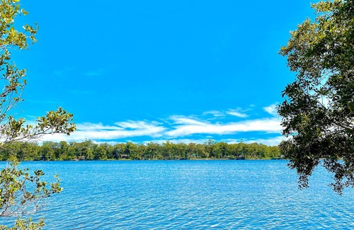 Fernbank Creek Apartamento | Riverside Oasis