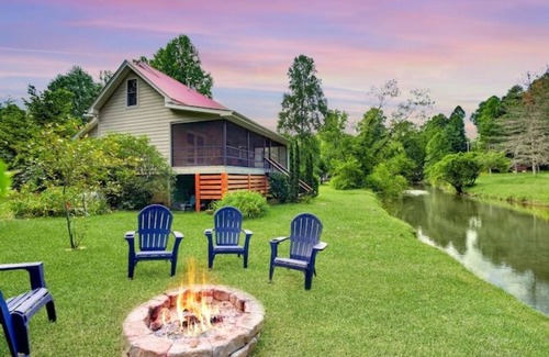 Suches Casa | Riverside Oasis! Close to Helen and Wineries