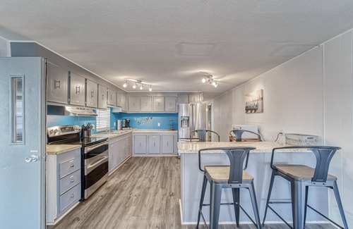 Ruskin Casa | Riverside Oasis - Dock - Shuffleboard