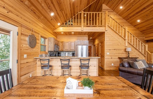 Glenwood Casa | Hermosa cabaña en el río Caddo! Diversión para la familia o una escapada romántica perfecta