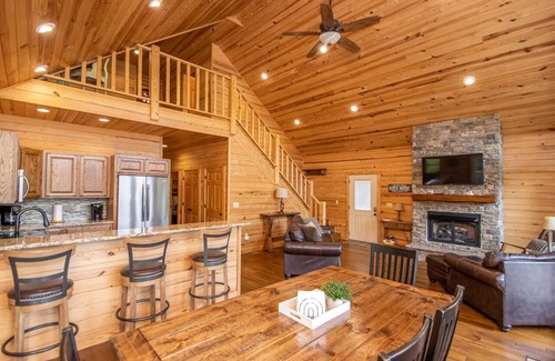 Glenwood Casa | Hermosa cabaña en el río Caddo! Diversión para la familia o una escapada romántica perfecta