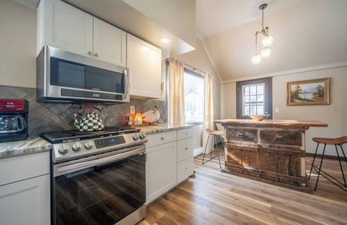 Livingston Casa | Riverside Paradise Awaits!