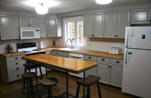 West Bridgewater Casa | Riverside propiedad, capacidad para 15 personas, gran salón, comedor y bañera de hidromasaje.