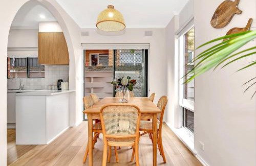 Glenelg North Casa | 'Riverside Refuge' A Contemporary Gem near the Beach