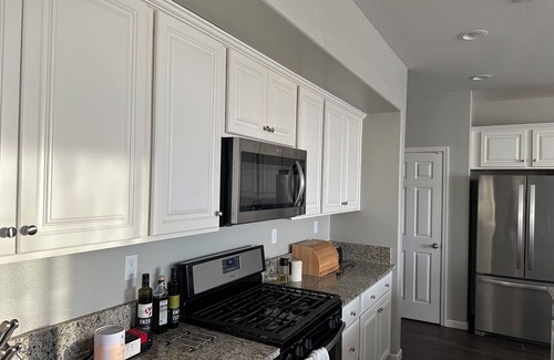 Herndon Casa | Riverside Retreat - 5 bedroom & 3 Bathroom with Wifi, AC, Washer & Dryer!