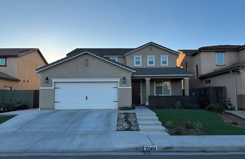 Herndon Casa | Riverside Retreat - 5 bedroom & 3 Bathroom with Wifi, AC, Washer & Dryer!