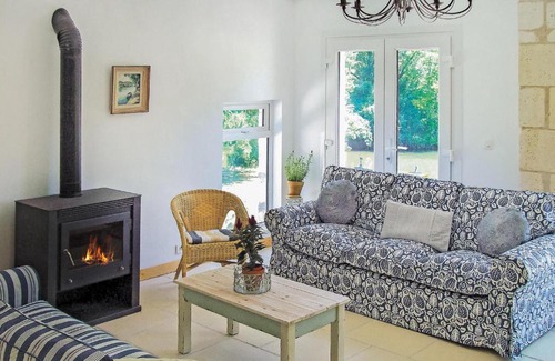 La Barde Casa | Riverside Retreat