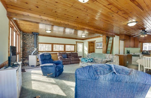Johnson Creek Casa | Riverside Retreat Near Trails in Johnson Creek