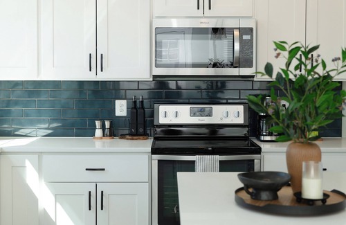 Riva Casa | Riverside Retreat ~ Near Annapolis & USNA ~ Home Theatre, Bar & Beach Access