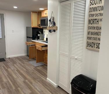 Harmarville Apartamento | Riverside Retreat