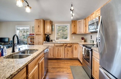 Franklin Casa | Riverside retreat w/ soothing views & soft sounds