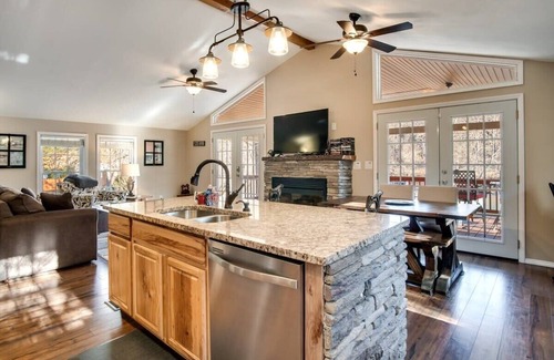 Franklin Casa | Riverside retreat w/ soothing views & soft sounds