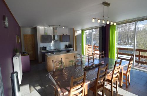 Coo Casa | Riverside Retreat with Sauna