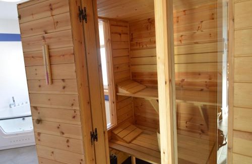 Coo Casa | Riverside Retreat with Sauna