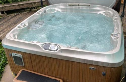 Elora Casa | Riverside Retreat with Sauna & Hot Tub in Elora
