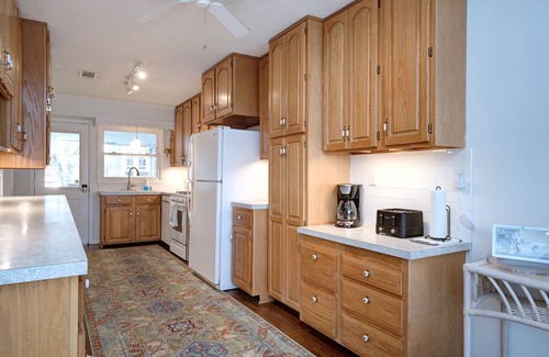 Jeffersonville Casa | Riverside spot! 8 mls or less to Louisville, Jeffersonville & public boat ramp.